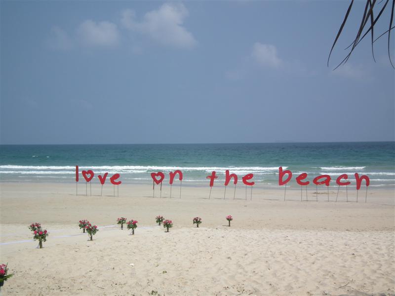 งานจดทะเบียนสมรสชายหาด   “ Love  on  the  beach “  ปีที่  4
